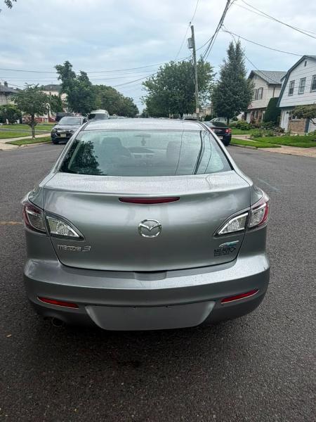 Mazda MAZDA3 i Touring 4-door 2012