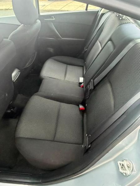 Mazda MAZDA3 i Touring 4-door 2012