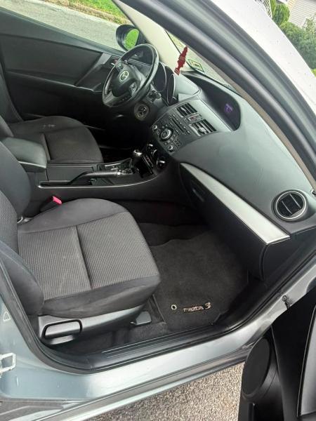 Mazda MAZDA3 i Touring 4-door 2012