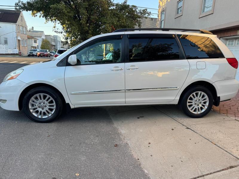 Toyota Sienna XLE Limited AWD 2008