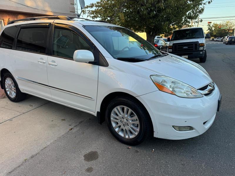 Toyota Sienna XLE Limited AWD 2008