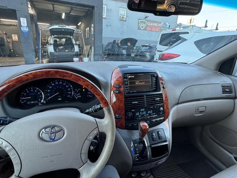 Toyota Sienna XLE Limited AWD 2008