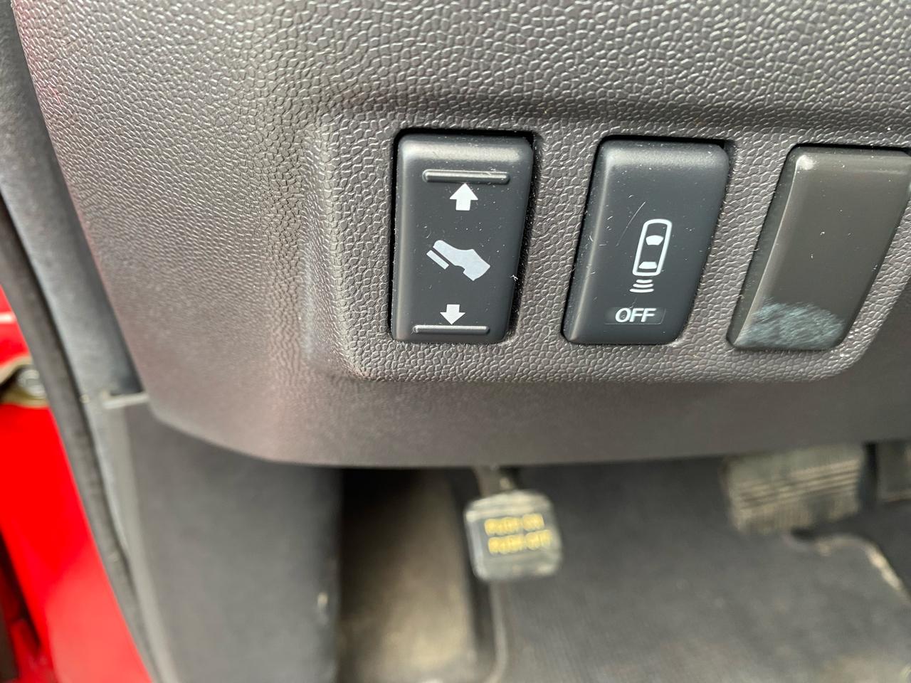 Nissan Titan PRO-4X Crew Cab 4WD SWB 2012