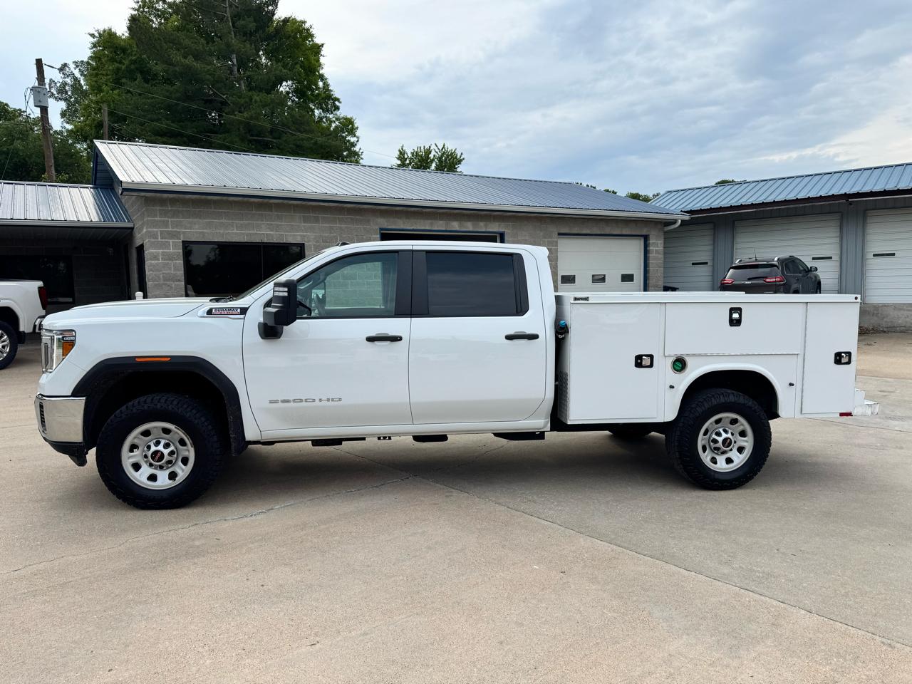 GMC Sierra 3500HD Pro Crew Cab 4WD SB 2023