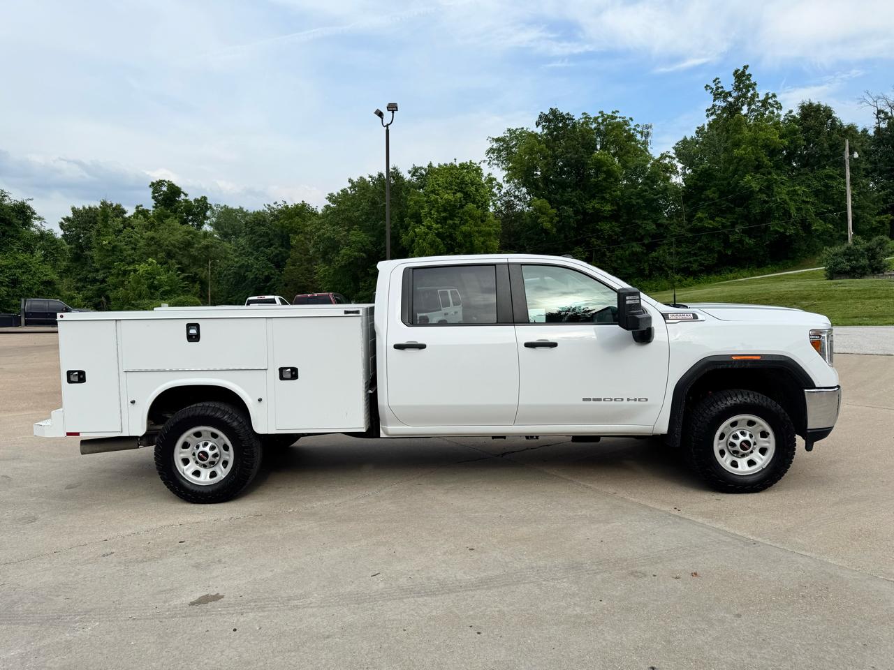 GMC Sierra 3500HD Pro Crew Cab 4WD SB 2023