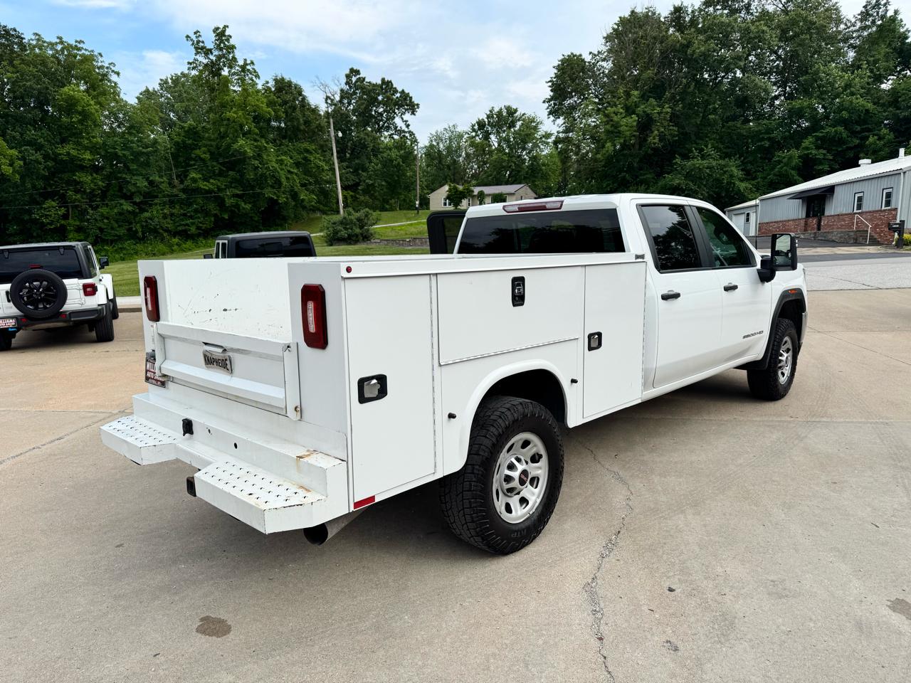GMC Sierra 3500HD Pro Crew Cab 4WD SB 2023