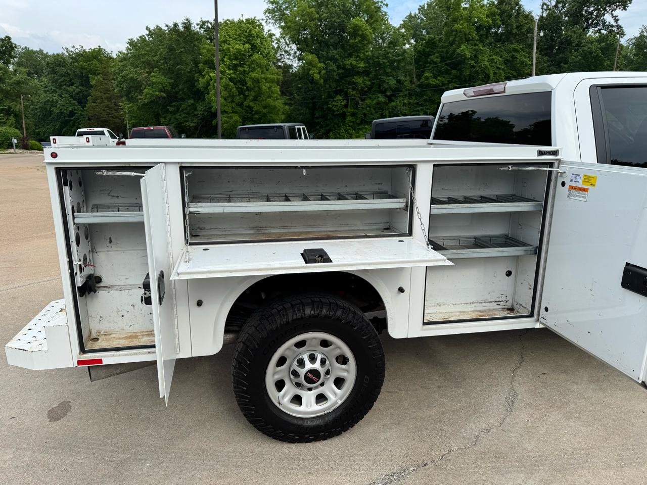 GMC Sierra 3500HD Pro Crew Cab 4WD SB 2023