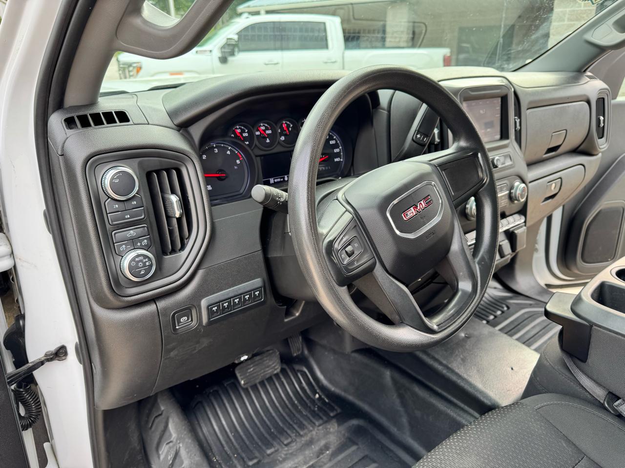 GMC Sierra 3500HD Pro Crew Cab 4WD SB 2023
