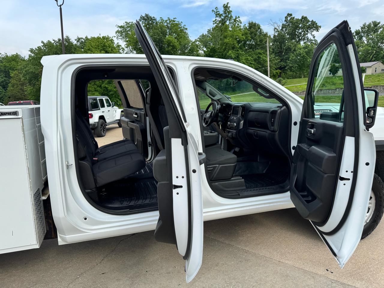 GMC Sierra 3500HD Pro Crew Cab 4WD SB 2023