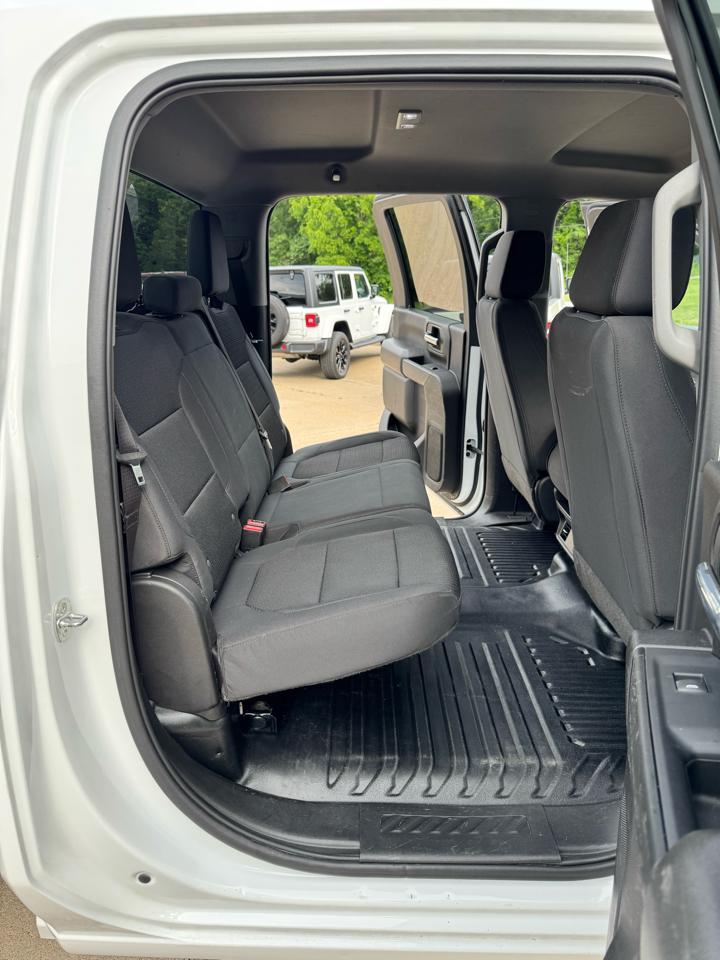 GMC Sierra 3500HD Pro Crew Cab 4WD SB 2023