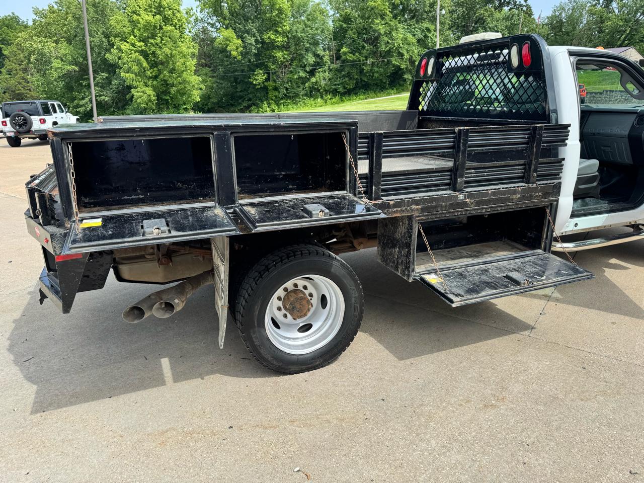 Ford F-550 Regular Cab DRW 4WD 2016