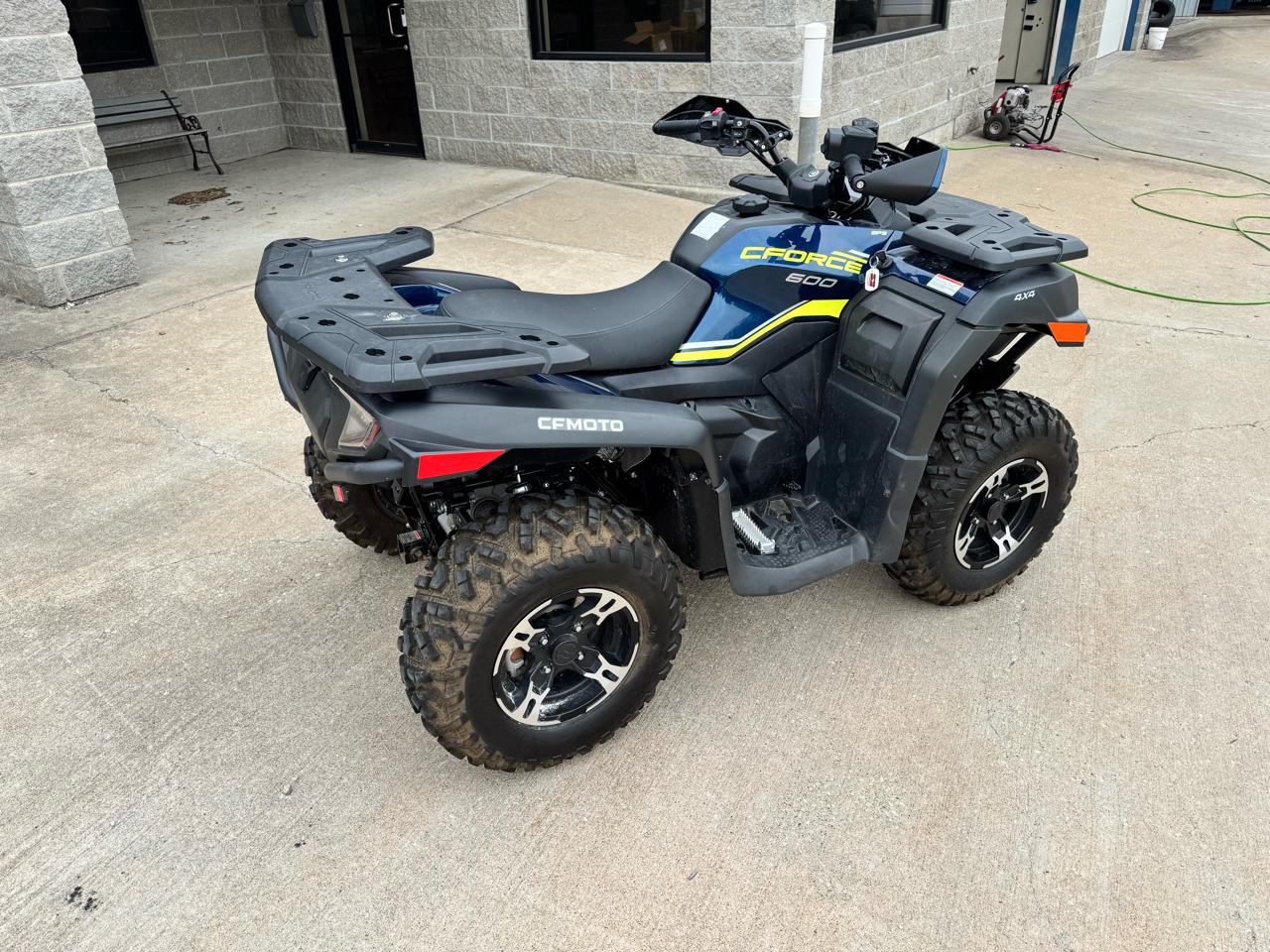 CFMOTO CForce 600  2023