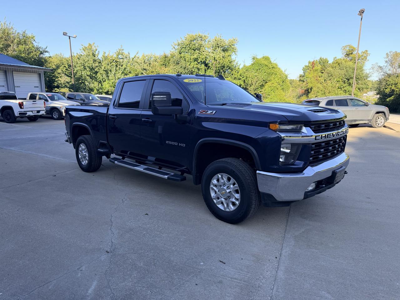 Chevrolet Silverado HD photo 2