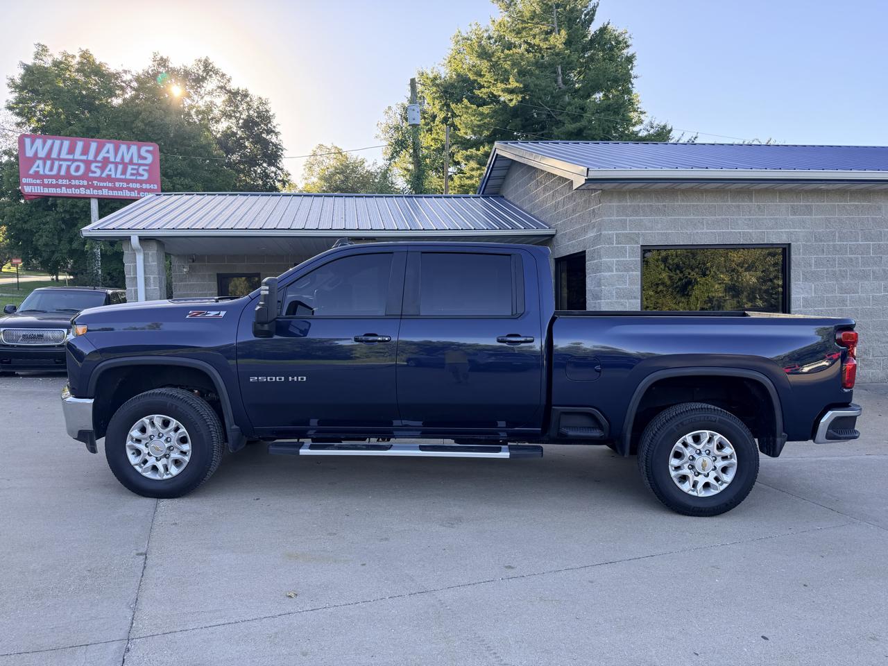 Chevrolet Silverado HD photo 4