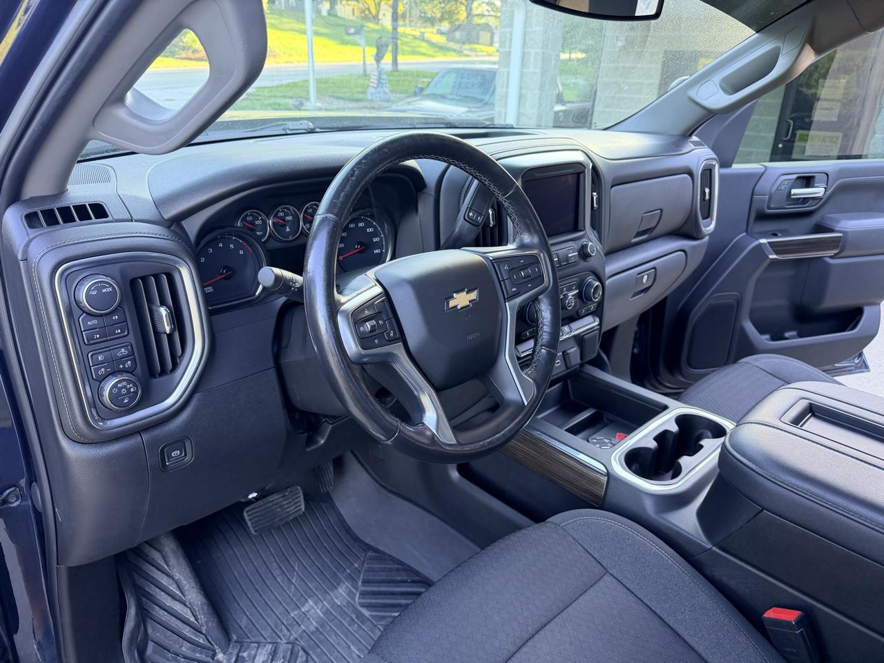 Chevrolet Silverado HD photo 9