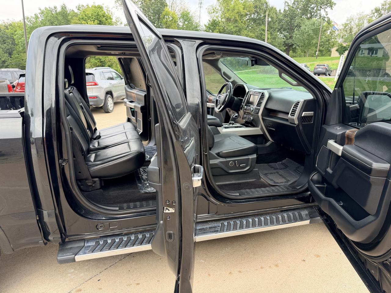 Ford F-150 Lariat SuperCrew Short Bed 4WD 2015