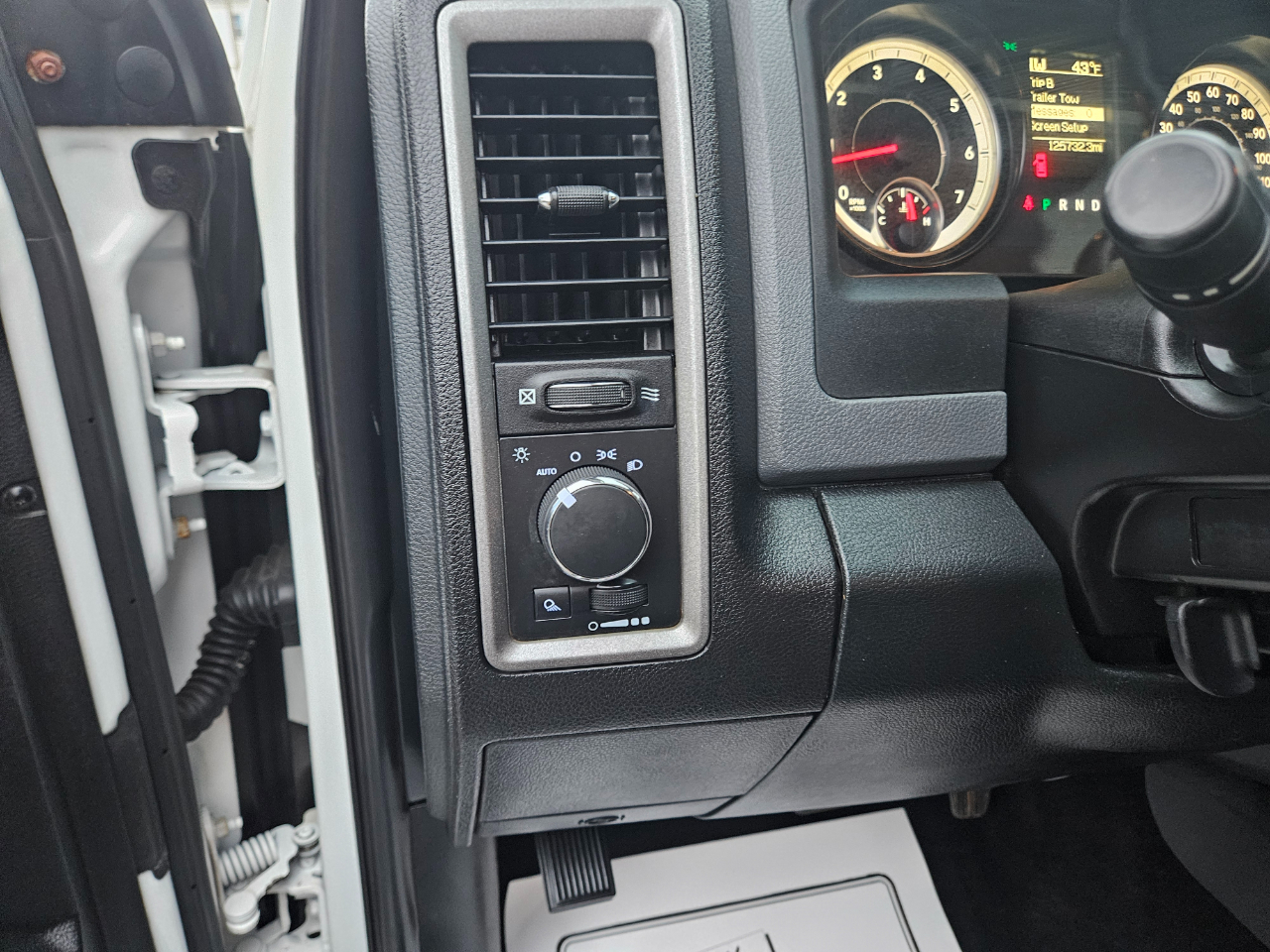 RAM 2500 4WD Crew Cab 149" Tradesman 2015