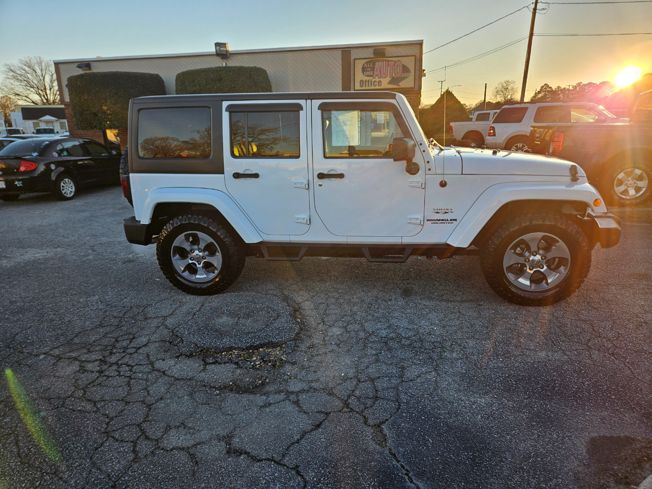 Jeep Wrangler Unlimited 4WD 4dr Sahara 2016