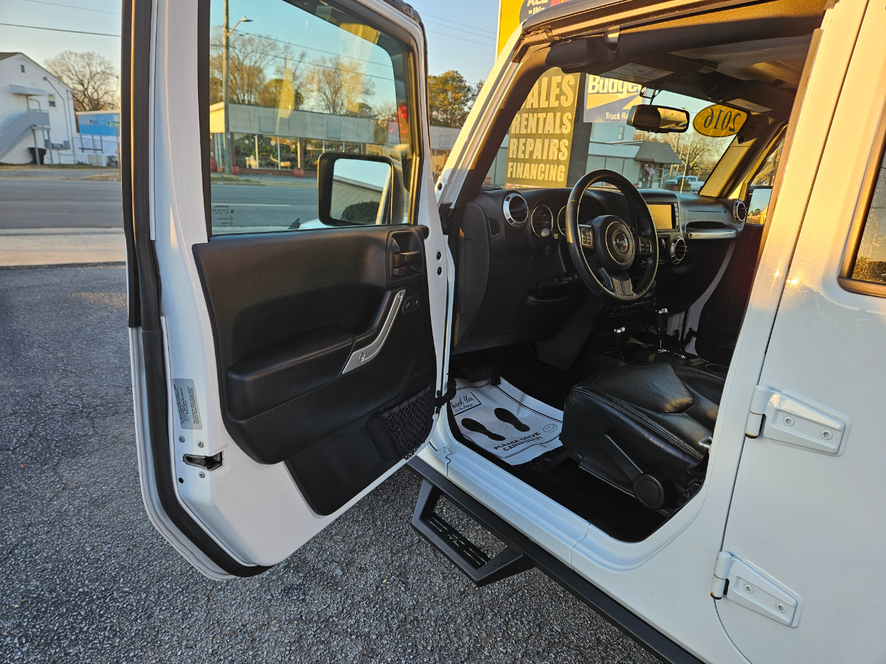 Jeep Wrangler Unlimited 4WD 4dr Sahara 2016