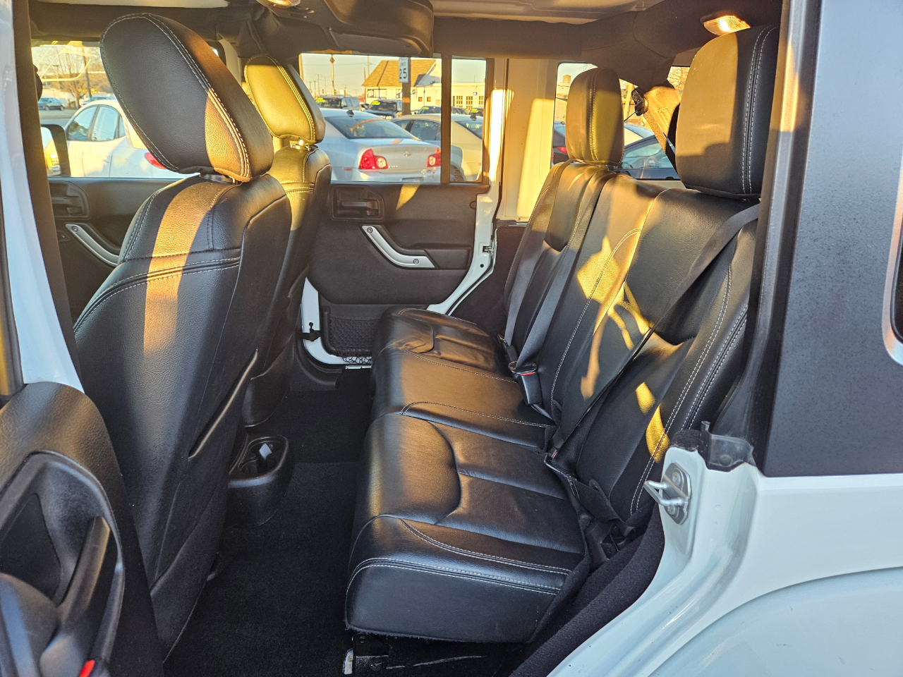 Jeep Wrangler Unlimited 4WD 4dr Sahara 2016