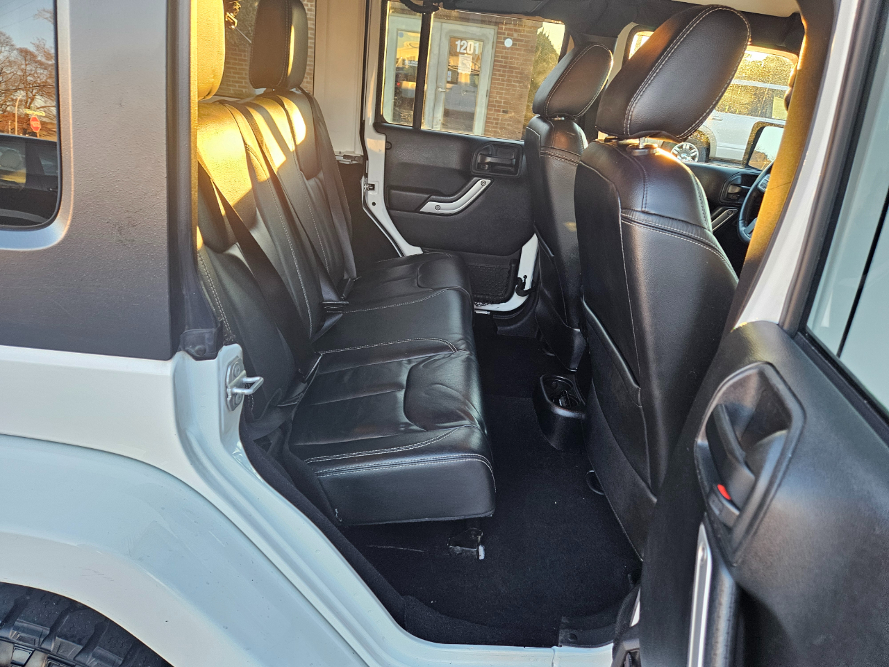 Jeep Wrangler Unlimited 4WD 4dr Sahara 2016