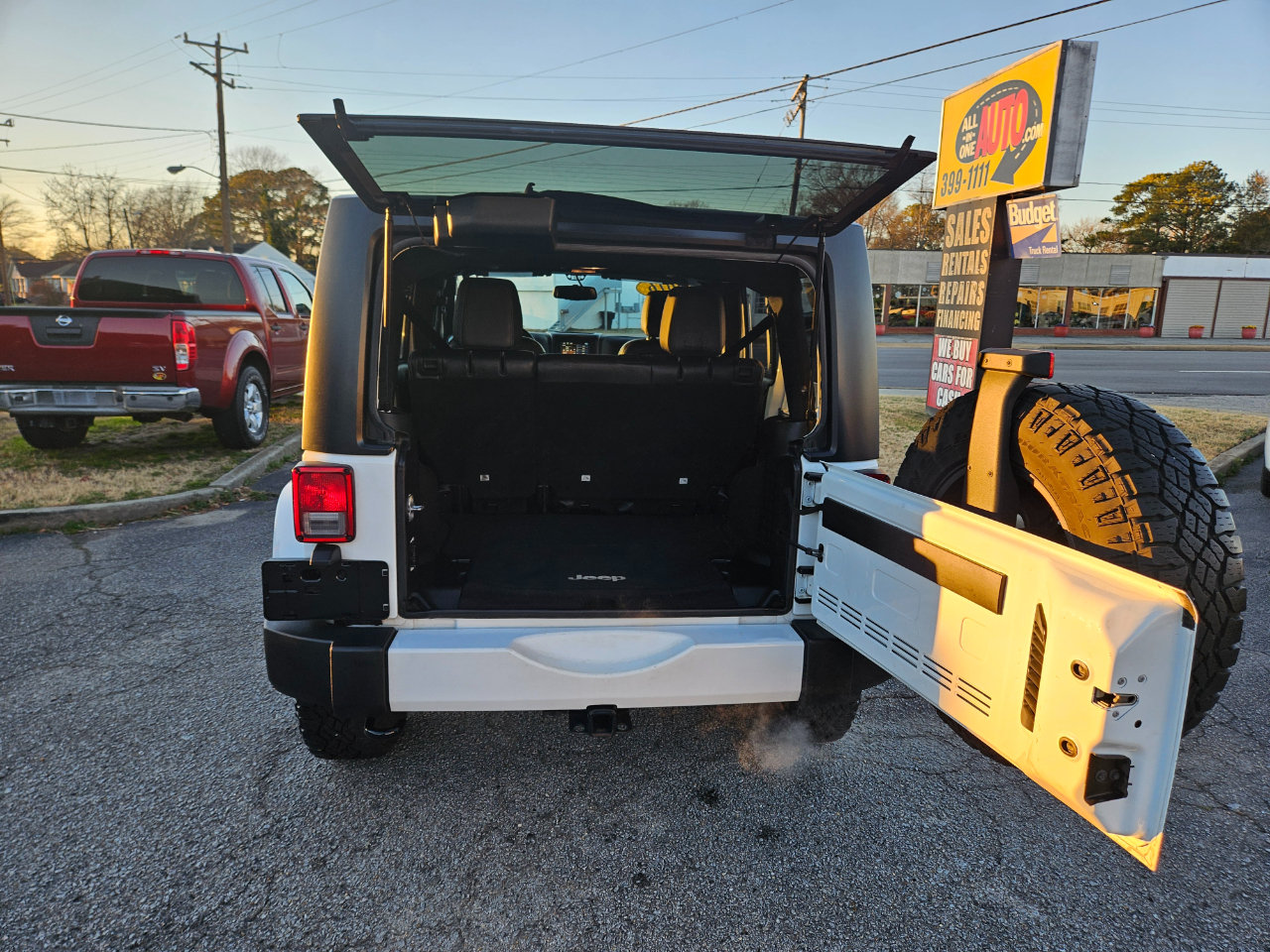 Jeep Wrangler Unlimited 4WD 4dr Sahara 2016