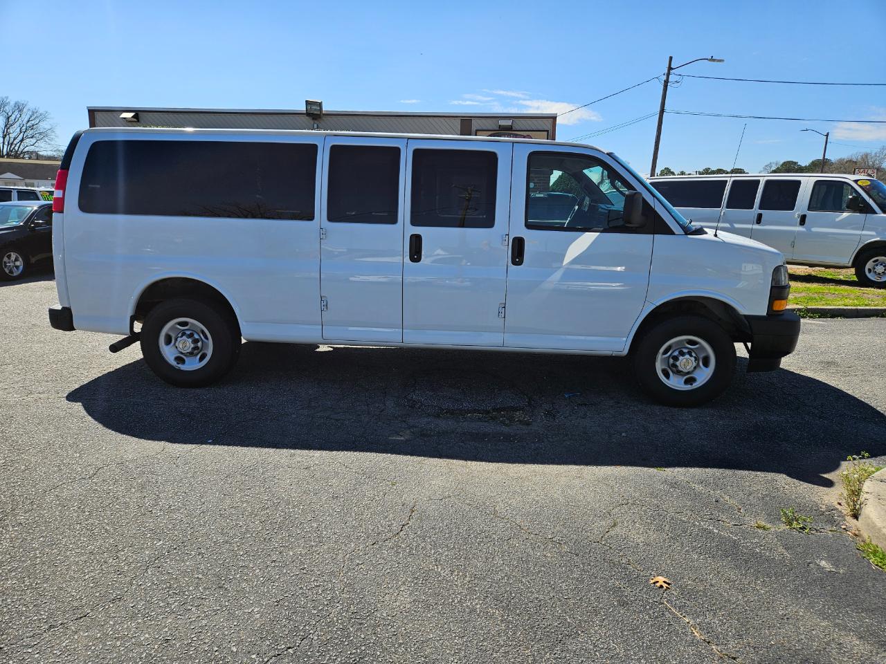 Chevrolet Express Passenger RWD 3500 155" LS 2024