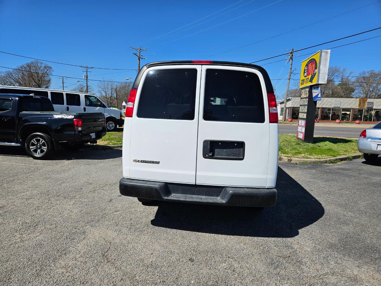 Chevrolet Express Passenger RWD 3500 155" LS 2024