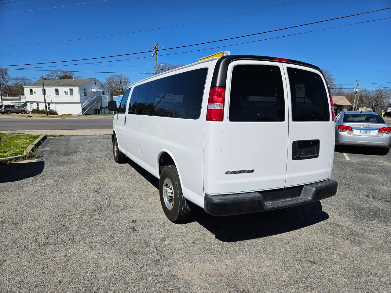 Chevrolet Express Passenger RWD 3500 155" LS 2024