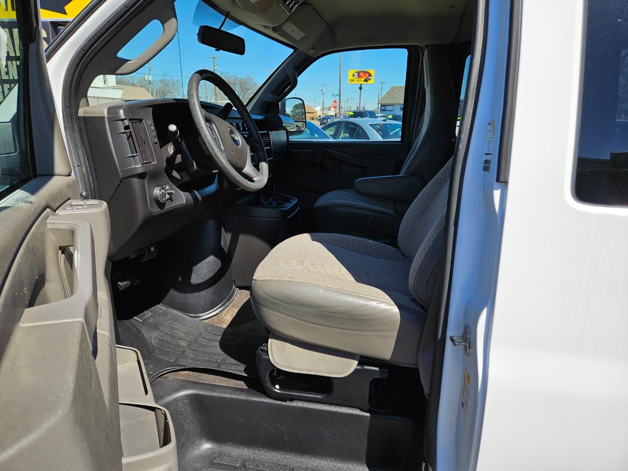 Chevrolet Express Passenger RWD 3500 155" LS 2024