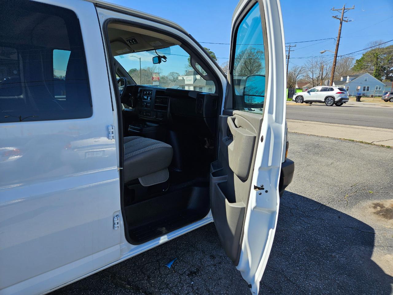 Chevrolet Express Passenger RWD 3500 155" LS 2024