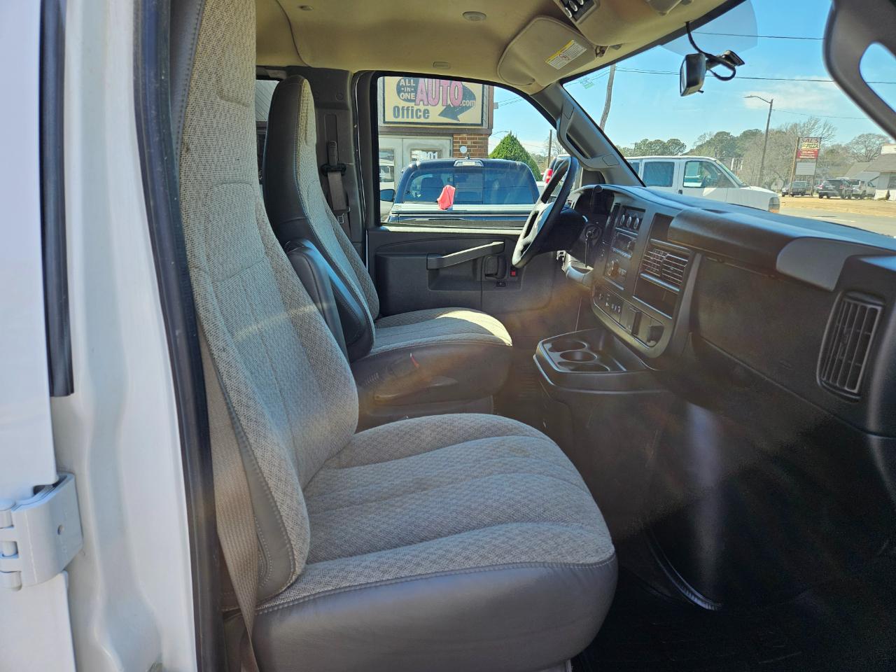 Chevrolet Express Passenger RWD 3500 155" LS 2024