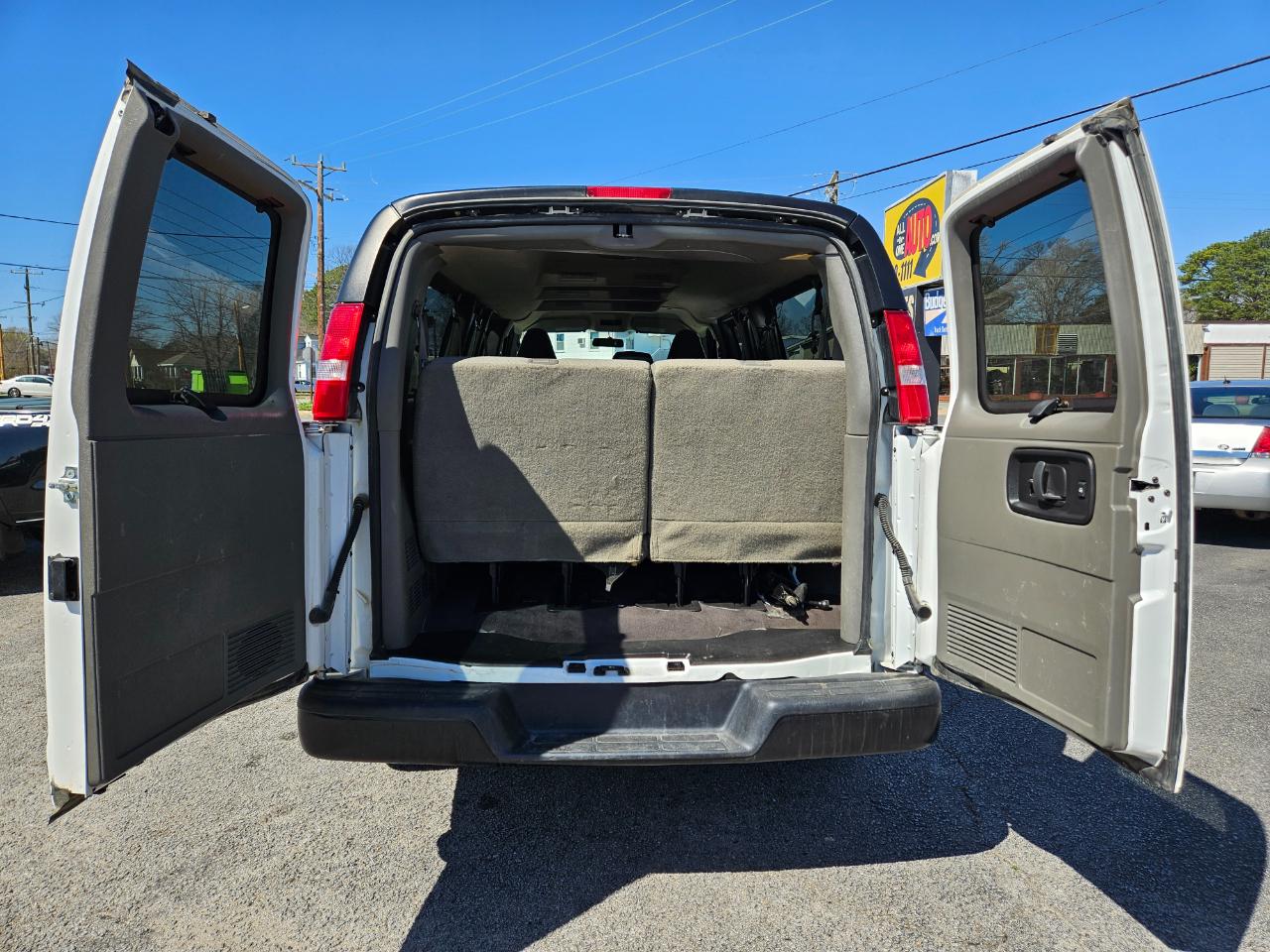 Chevrolet Express Passenger RWD 3500 155" LS 2024