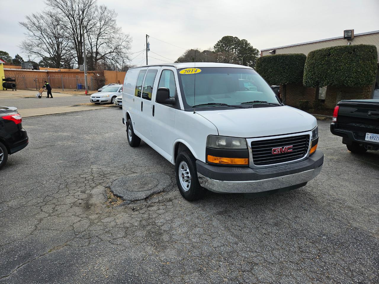 GMC Savana Cargo Van RWD 2500 135" 2014