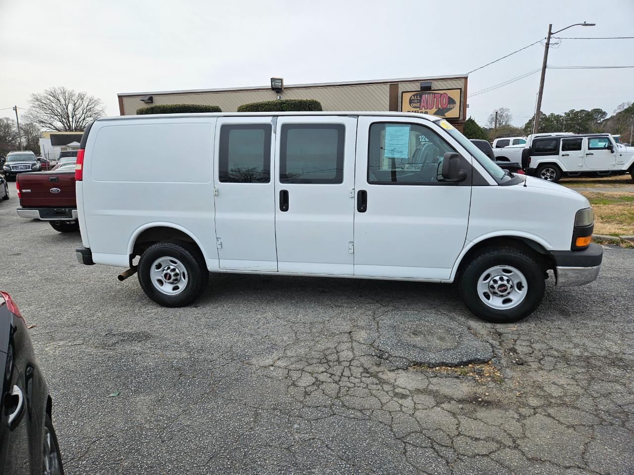 GMC Savana Cargo Van RWD 2500 135" 2014