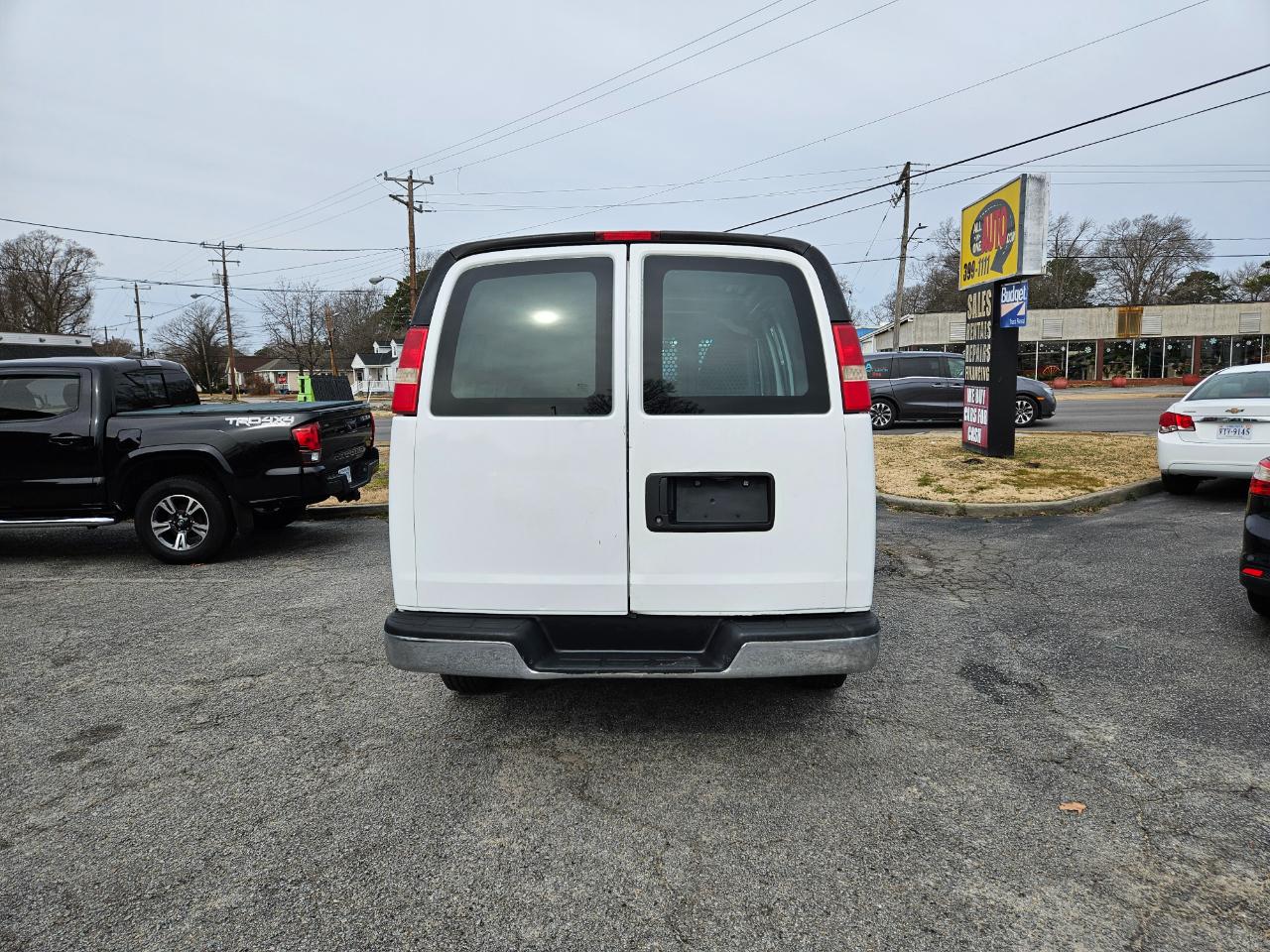 GMC Savana Cargo Van RWD 2500 135" 2014