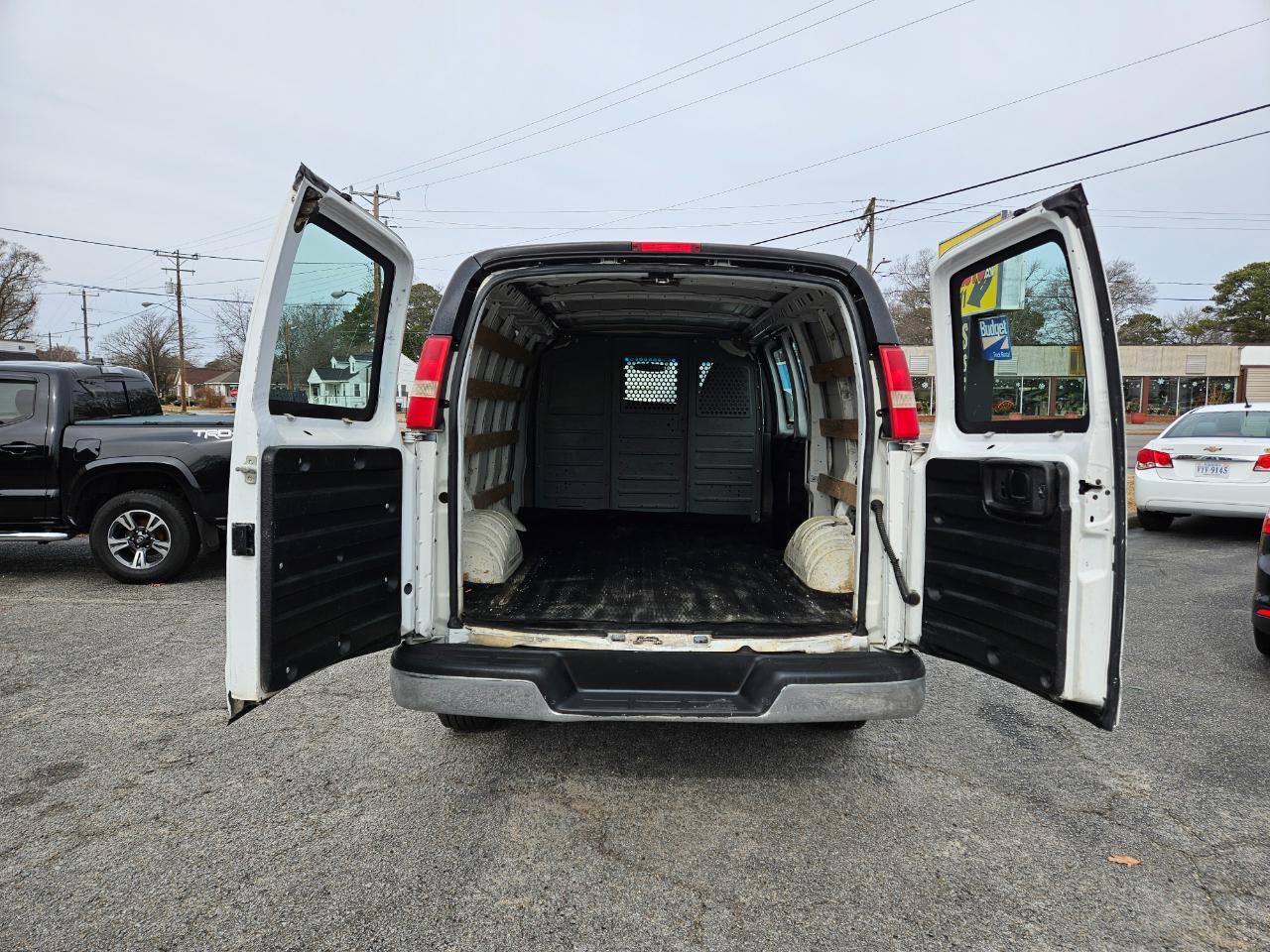 GMC Savana Cargo Van RWD 2500 135" 2014
