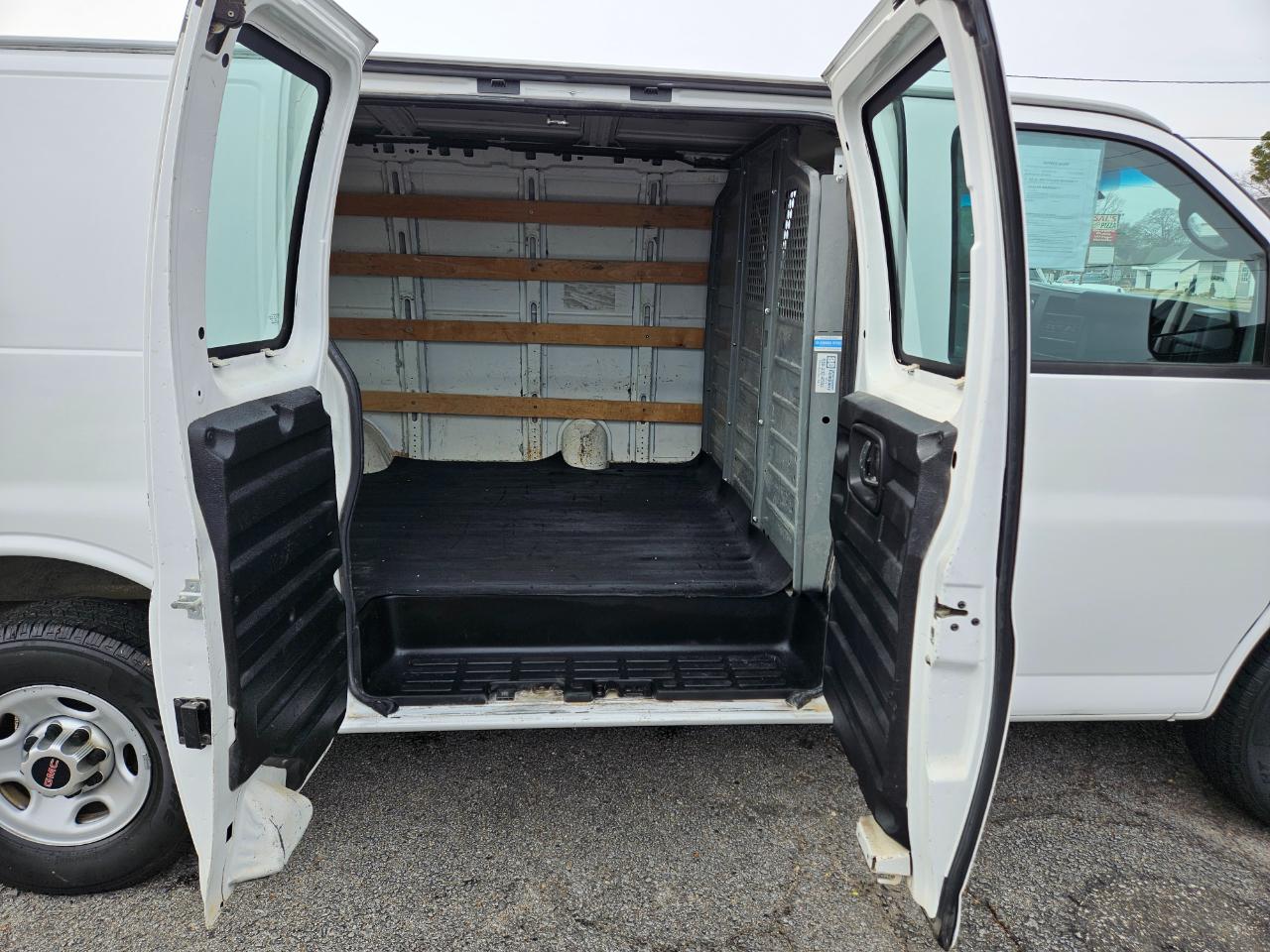 GMC Savana Cargo Van RWD 2500 135" 2014