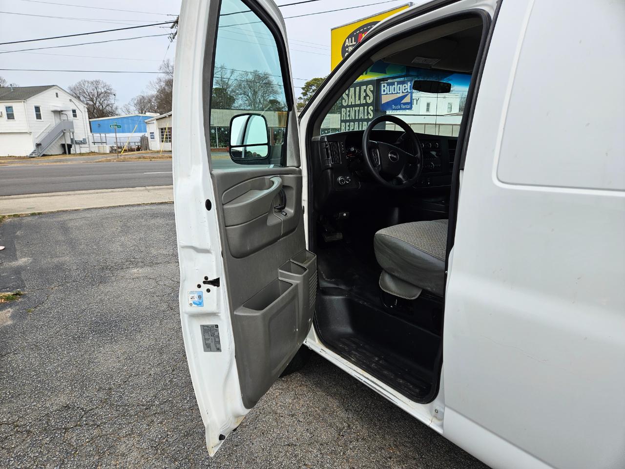 GMC Savana Cargo Van RWD 2500 135" 2014