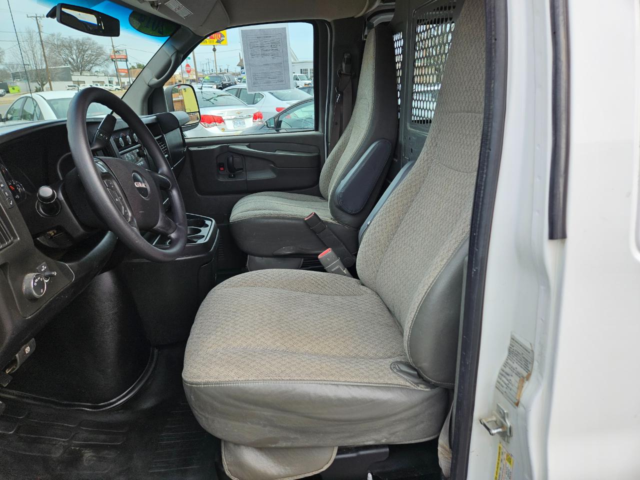 GMC Savana Cargo Van RWD 2500 135" 2014