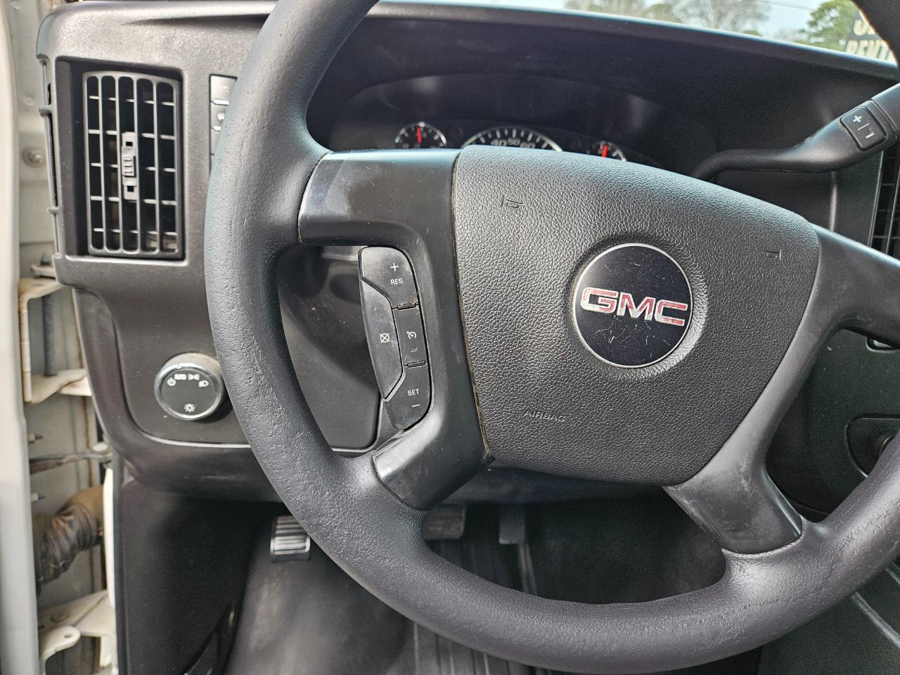 GMC Savana Cargo Van RWD 2500 135" 2014