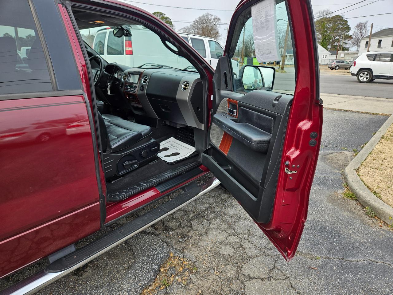 Ford F-150 Supercab 133" Lariat 2005