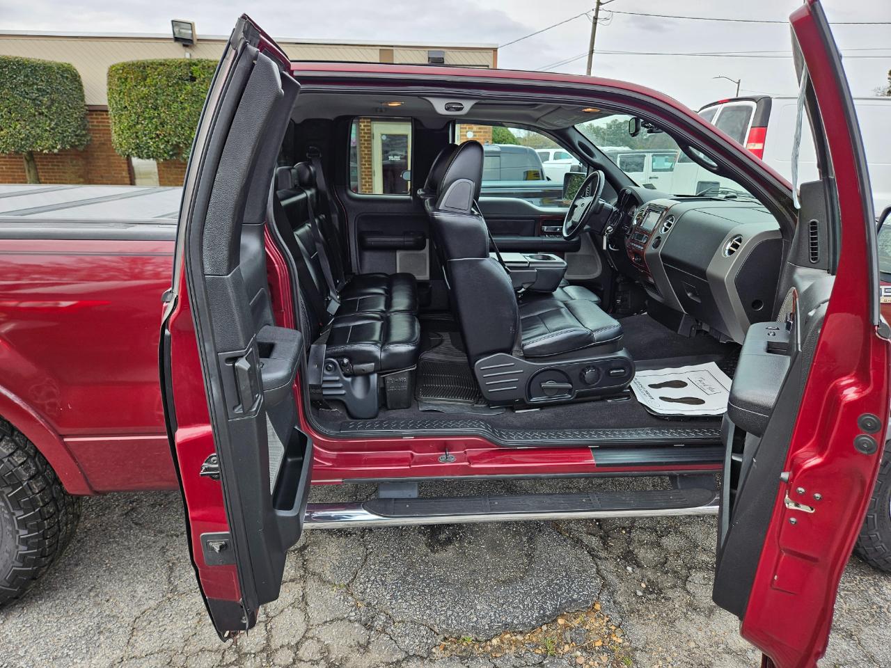 Ford F-150 Supercab 133" Lariat 2005