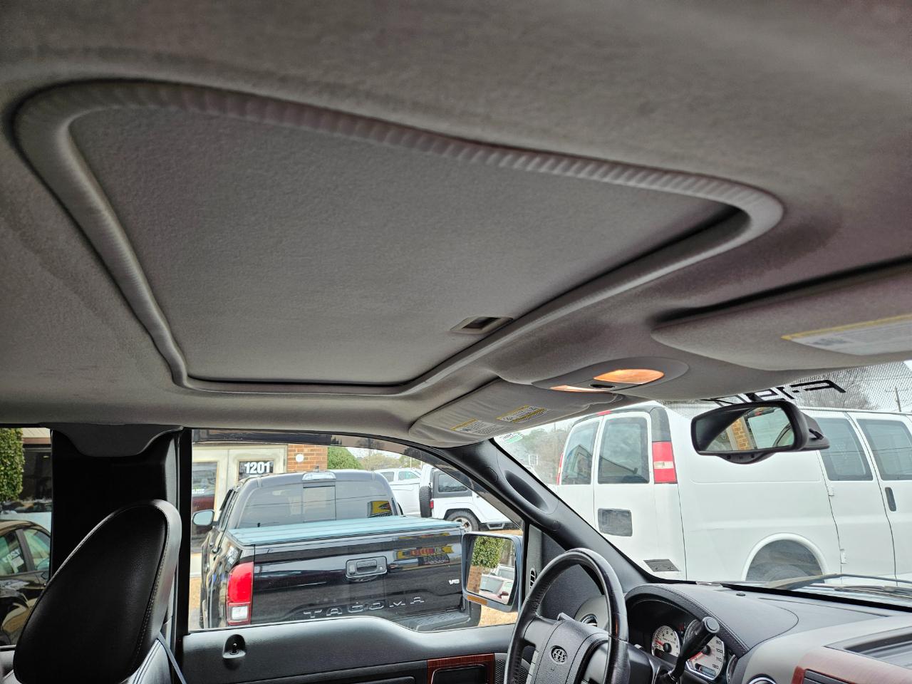 Ford F-150 Supercab 133" Lariat 2005