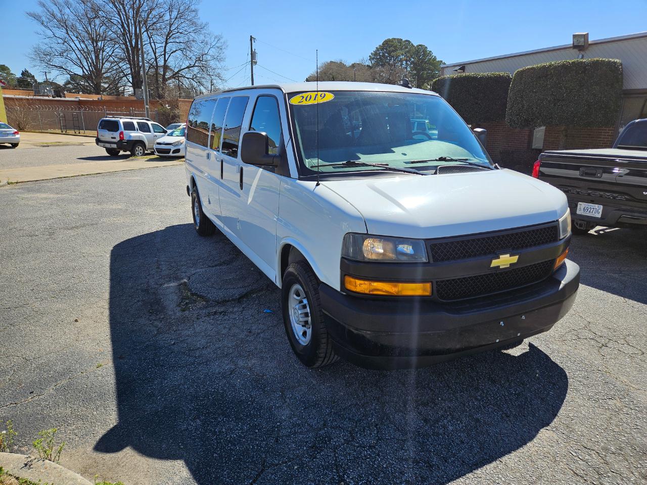 Chevrolet Express Passenger RWD 3500 155" LS 2019