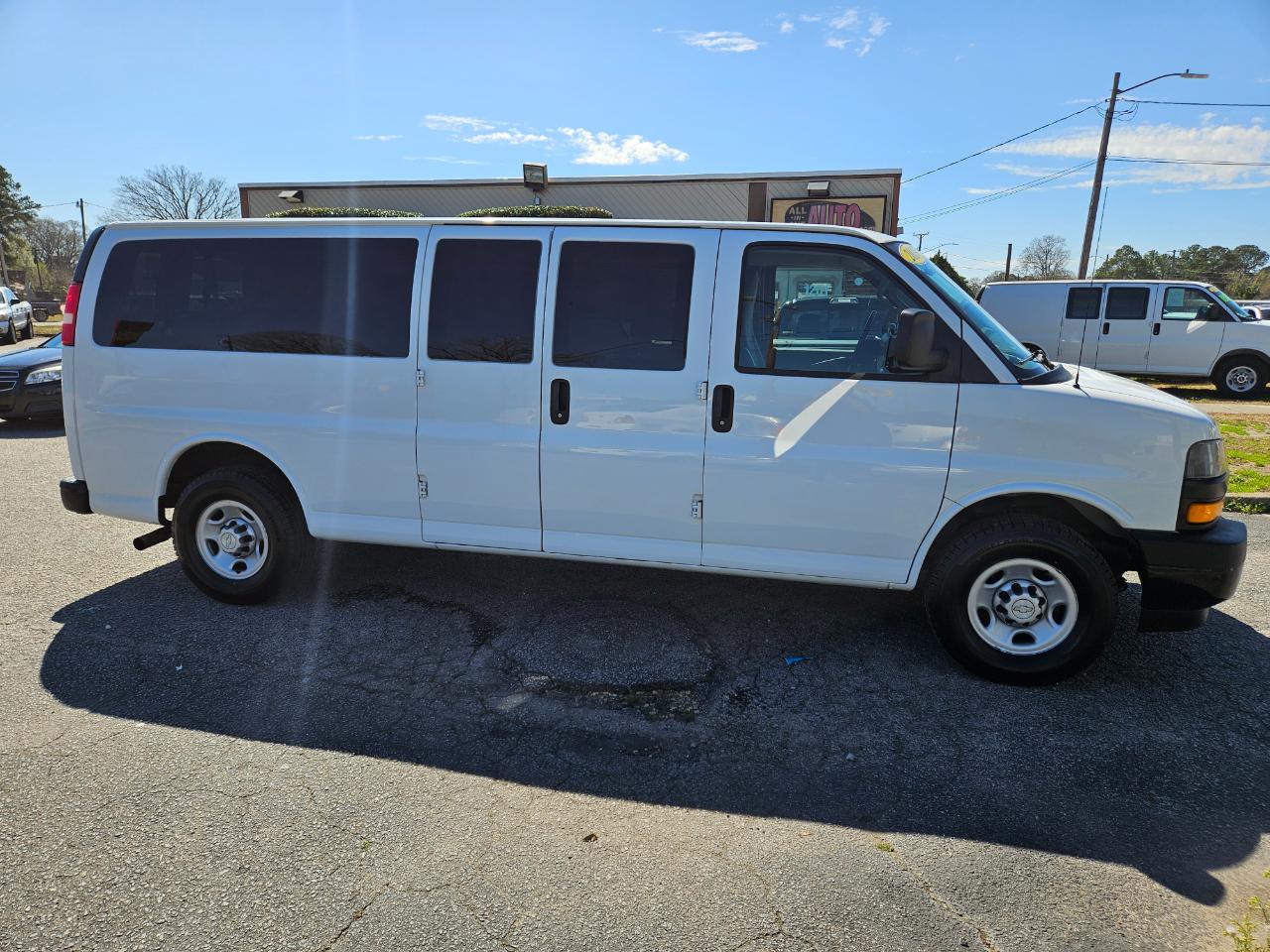 Chevrolet Express Passenger RWD 3500 155" LS 2019