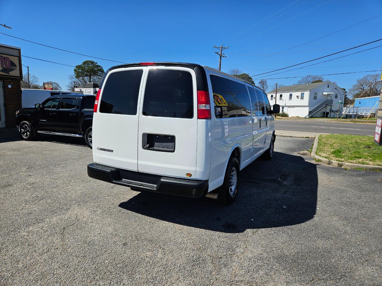 Chevrolet Express Passenger RWD 3500 155" LS 2019