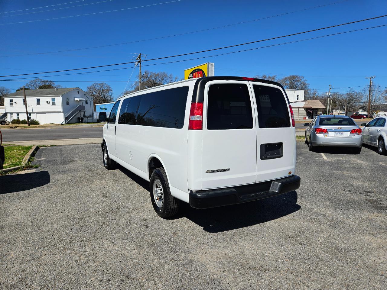 Chevrolet Express Passenger RWD 3500 155" LS 2019