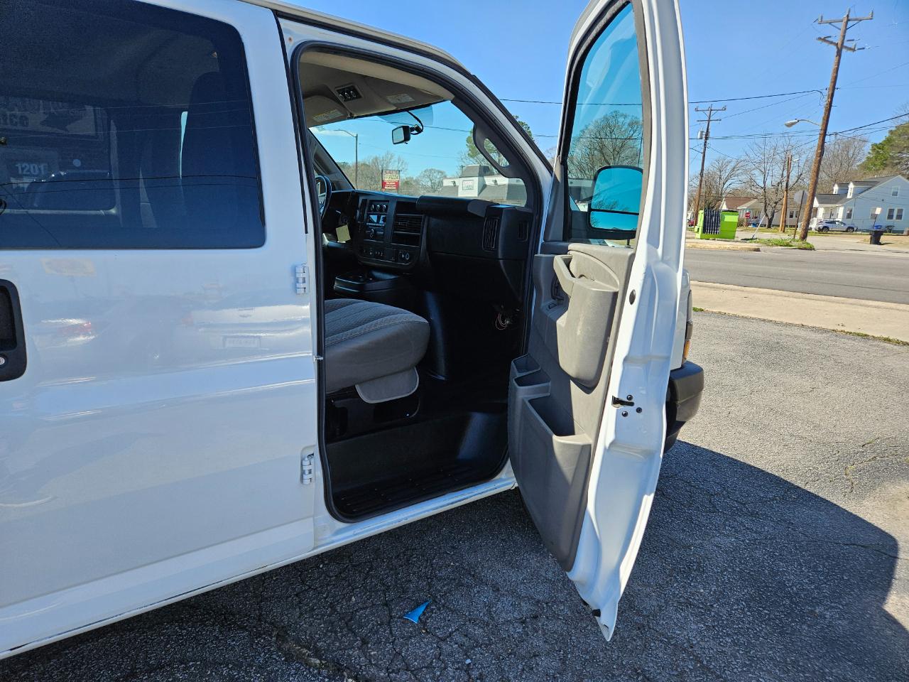 Chevrolet Express Passenger RWD 3500 155" LS 2019