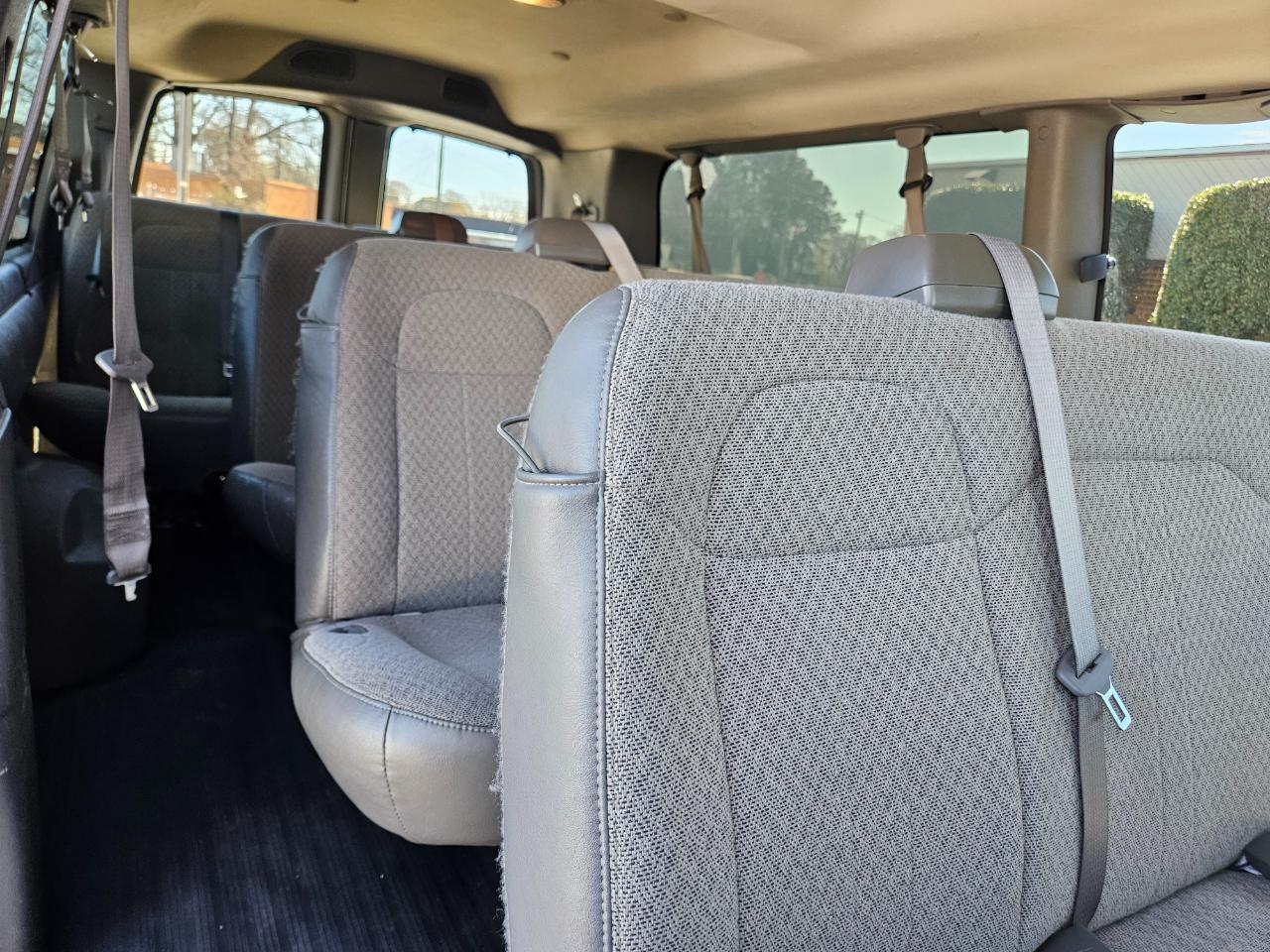 Chevrolet Express Passenger RWD 3500 155" LS 2019